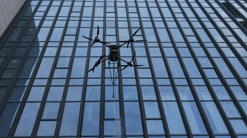 последние новости компании о Технологический драйв инноваций: MYUAV двойной привязной высотный очистительный БПЛА для стандартизированной очистки спортивного зала Цзясин