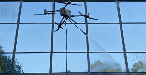 последние новости компании о Новое обновление. MYUAV 6th Generation Cleaner обеспечивает более чистую и экологически чистую практику чистки стен.